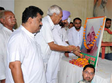 Congress leaders pay floral tributes to former chief minister Beant Singh at the District Congress (Urban) headquarters in Bathinda on Friday. 