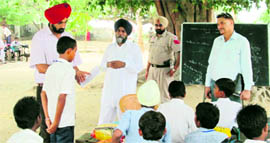 Director General School Education KS Pannu during a surprise check at a Tarn Taran school on Friday.