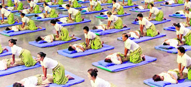 As many as 641 Thai masseurs and masseuses perform massage as they establish a new Guinness World Record for Thai massage in Bangkok.