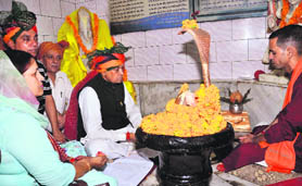 CM PK Dhumal pays obeisance at the Shiv temple to start Hamir Utsav in Hamirpur on Saturday.