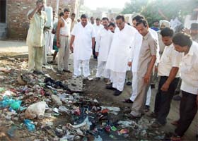 Garbage lying strewn in Anni Dilli, a slum area in Fazilka town