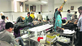 Patients under treatment at the waiting hall of the PGI Emergency.