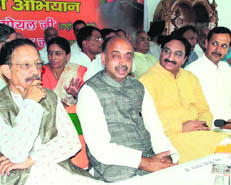 BJP national general secretary Vijay Goel flanked by former state Chief Ministers BC Khanduri and Ramesh Pokhriyal Nishank at a party convention against corruption in Dehradun on Sunday.