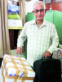 Dr DP Bhat with his luggage at Nagrota Bagwan on Monday evening