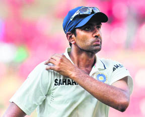 Ravichandran Ashwin can complement Bhajji in leading Indias spin attack in the coming series, says Anil Kumble. 