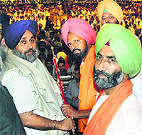 Deputy CM Sukhbir Badal with defecting Congress leaders at a SAD function in Malout