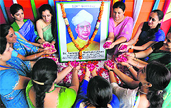 Teachers pay tribute to late Dr Sarveppalli Radhakrishnan on the eve of his 124th birth anniversary in Patiala on Tuesday