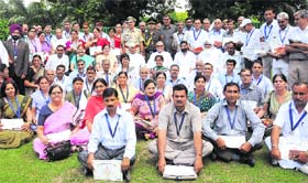 Governor Jagannath Pahadia and Chief Minister Bhupinder Singh Hooda with awardees at Haryana Raj Bhawan in Chandigarh on Wednesday