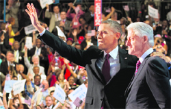 President Barack Obama (L) and Bill Clinton at the Democratic National Convention in Charlotte, North Carolina.  AFP