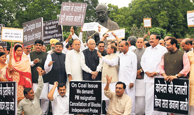 LK Advani, Sushma Swaraj, Arun Jaitley, Sharad Yadav, Murli Manohar Joshi and other NDA leaders hold a protest against the UPA government in New Delhi on Friday.