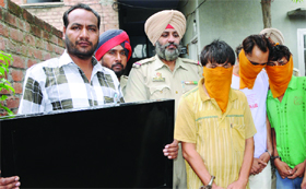 Three members of gang in the police custody.