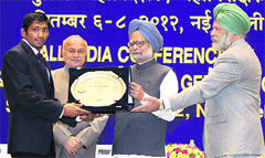 PM Manmohan Singh presents the Police Medal to Olympics bronze winner Yogeshwar Dutt in New Delhi.