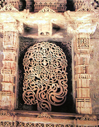 Carving inside a niche at Adalaj.