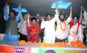 Munna Singh Chauhan, former Chief Minister Ramesh Pokhriyal Nishank and BJP candidate for the Tehri byelection Raj Laxmi Shah at a function in Dehradun on Sunday