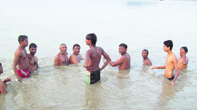 Divers look for the victims bodies in the Yamuna on Sunday.