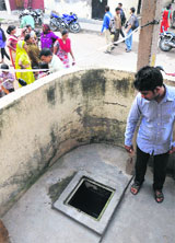 Uncovered water tank in which Khushi fell.