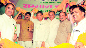 Chief Minister Vijay Bahuguna, Union Minister of State for Parliamentary Affairs Harish Rawat and state in-charge of Congress Birender Singh being felicitated by the Uttarakhand Jat Mahasabha in Dehradun on Monday.