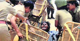 Policewomen detain a protester in Tirunelveli district.