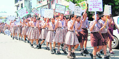 Students of DAV Public School participate in an awareness rally, organised under the MCs cleanliness campaign, on Lawrence Road in Amritsar on Tuesday. 