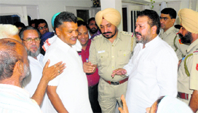 The BJP and Congress supporters argue in the presence of policemen at Maloya village on Tuesday.
