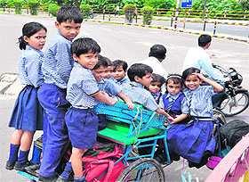 Ten schoolchildren being dangerously ferried on a rickshaw in Haridwar