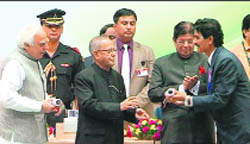 A local teacher, Raj Kumar Salhotra, receives the National Award For Teacher-2011 from the President in a function held at the Vigyan Bhavan, New Delhi. 