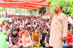 NRMU divisional secretary Daljit Singh addresses a rally in Ludhiana on Wednesday. Photo: Inderjeet Verma