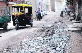 The bad condition of the road from Sheranwala Gate to Dharam Singh Market, which ultimately leads to the Golden Temple