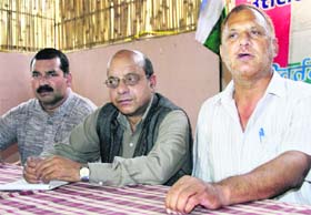PC Tewari, president of the Uttarakhand Parivartan Party (right), addresses mediapersons in Dehradun on Thursday