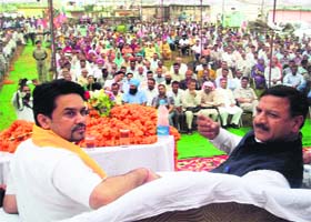 President, BJYM, Anurag Thakur and BJP state gen secy Rajeev Bindal at a rally in Diggal
