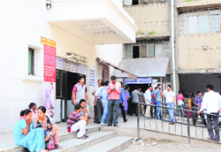 The entrance of the GMCH, Jammu, without security guards in Jammu on Thursday. Tribune photo: Inderjeet Singh