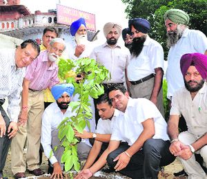 DCP Gurpreet Toor takes part in a plantation drive at the ITI, Ghumar Mandi. 