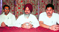 Bahujan Samaj Party national general secretary Narinder Kumar Kashyap, Punjab unit president Avtar Singh Karimpuri and Himachal unit president Vijay Nair at a press conference at Dharamsala on Saturday.