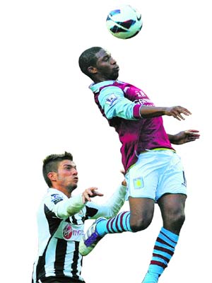 Newcastle's Davide Santon (L) challenges Aston Charles N' Zogbia during the English Premier League football match between Newcastle United and Aston Villa in Newcastle, UK