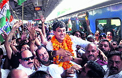 Congress workers welcome party candidate for the Tehri byelection Saket Bahuguna on Sunday