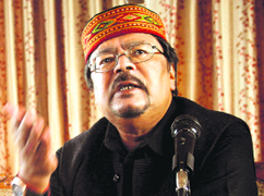BJP leader and Rajya Sabha MP Chandan Mitra addresses mediapersons in Shimla on Sunday.