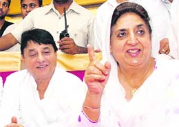 Congress leader Rajinder Kaur Bhattal addresses mediapersons in Jalandhar on Sunday.