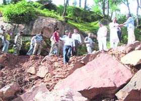 Congress workers led by HPCC secretary Kewal Singh Pathania on way to Karrie and Bonthu villages in Kangra on Monday