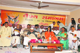 Uttarakhand Governor Aziz Qureshi and other dignitaries at Aggarwal Vaish Samaj convention in Haridwar. 