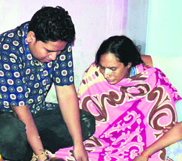 Raman and Mamta, parents of eight-month-old girl Komal, who died in the incident.