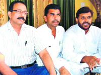Rao Abdul Sattar, national convener of the Muslim Rajput Welfare Association, addresses mediapersons in Roorkee on Tuesday. Tribune photo: Rameshwar Gaur