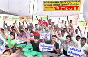 Villagers stage a dharna in front of the Central University at Mahendergarh.