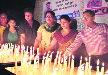 Jalandhar residents and journalists light candles to demand justice for the family of photojournalist Akhilesh Kumar, who was electrocuted to death recently in Jalandhar. Photo: Sarabjit Singh
