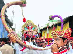 Members of the Sarvajanik Ganesh Mandal carry an idol of Lord Ganesh to a pandal on the occasion of Ganesh Chaturthi in Karad, Maharashtra, on Wednesday.  PTI