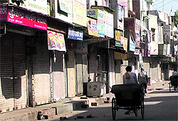 Shops remain close due to the bandh at Dabwali in Sirsa on Thursday