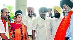 After the Mayoral election, Mayor Harcharan Singh Gohalwaria (extreme right), Senior Deputy Mayor Sunita Aggarwal (second from left), and Deputy Mayor RD Sharma (extreme left) meet Deputy CM Sukhbir Singh Badal (third from right) in Ludhiana on Friday