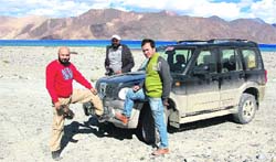Anand, Navtej and Paran at Khaudung La Pass. 