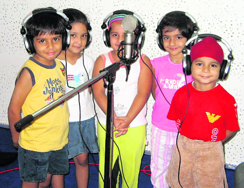 Vivek 90.4 FM, run by Vivek High School, claims the position of a pioneer. It is Chandigarhs first community radio station.