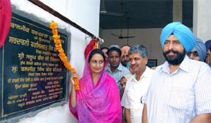 MP Harsimrat Kaur Badal inaugurates a dharamshala at Partap Nagar in Bathinda on Sunday. Also in the picture are MLA Sarup Chand Singla and Mayor Baljit Singh Beerbehman. 