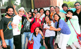 Atul Kumar in red with The cast of the play Piya Behroopiya